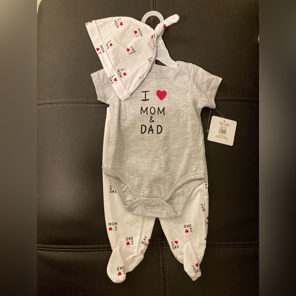 “I Love Mom and Dad” 3-piece baby clothing set (unisex)